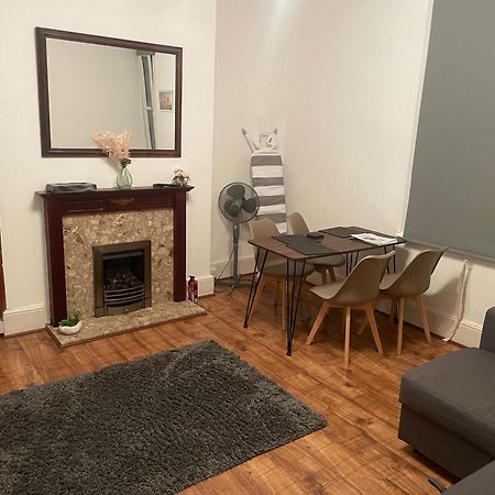 Luxury 1-Bed Apartment With Stunning City Views Perfect For Short Stays In London Bagian luar foto