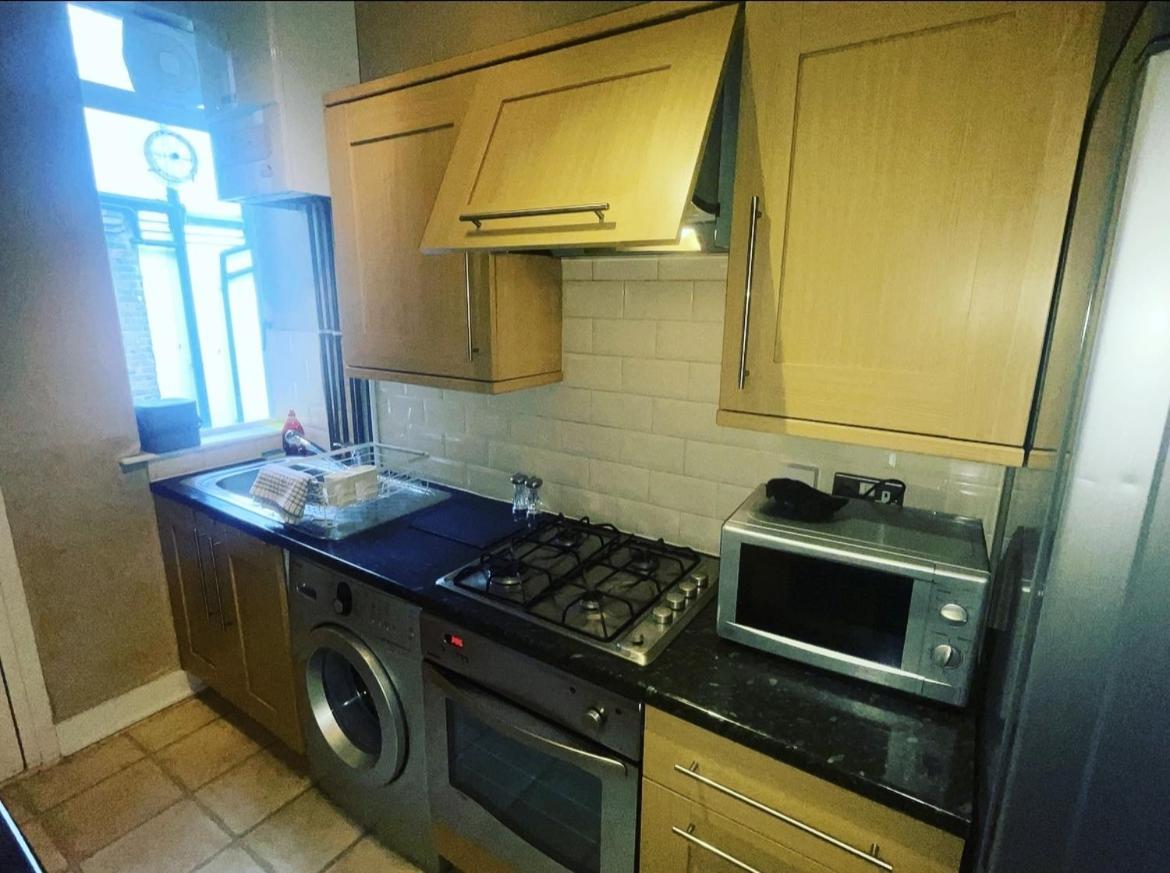 Luxury 1-Bed Apartment With Stunning City Views Perfect For Short Stays In London Bagian luar foto
