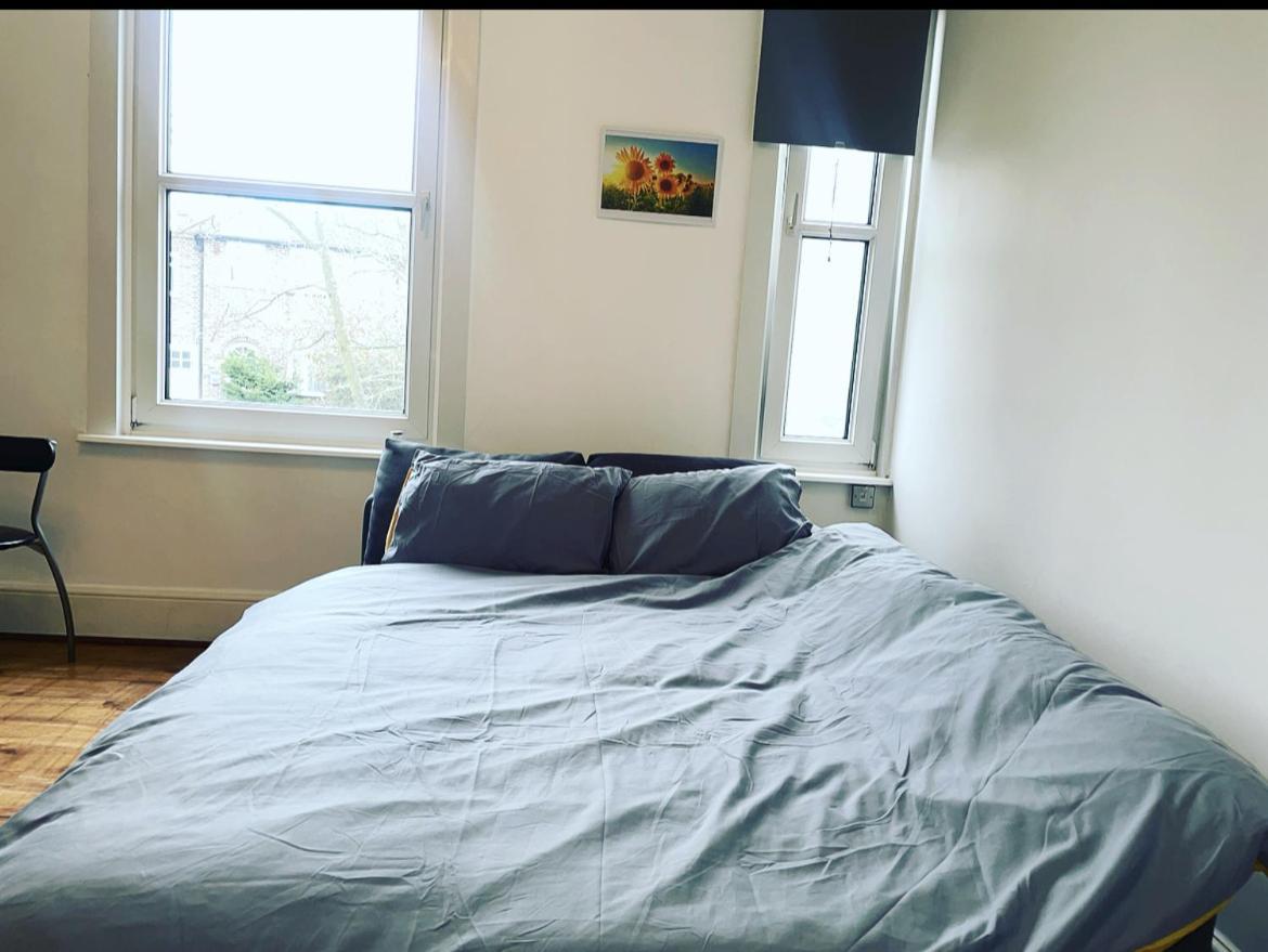 Luxury 1-Bed Apartment With Stunning City Views Perfect For Short Stays In London Bagian luar foto