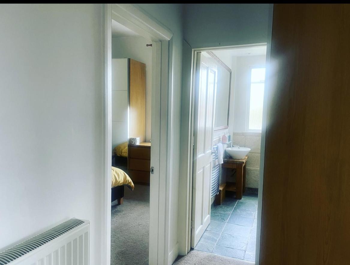 Luxury 1-Bed Apartment With Stunning City Views Perfect For Short Stays In London Bagian luar foto