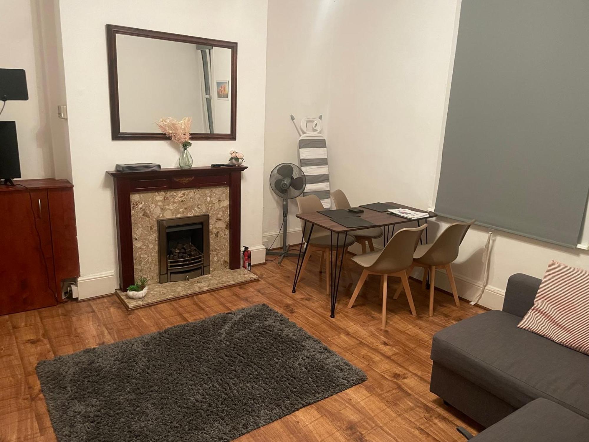 Luxury 1-Bed Apartment With Stunning City Views Perfect For Short Stays In London Bagian luar foto