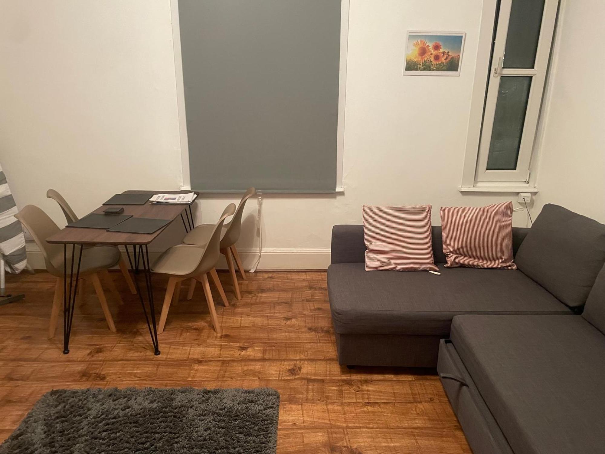 Luxury 1-Bed Apartment With Stunning City Views Perfect For Short Stays In London Bagian luar foto